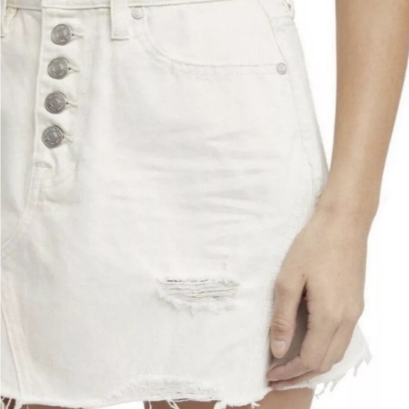 We The Free Women's Khaki Denim Mini Skirt Size 30 Casual Distressed Frayed Hem - Picture 7 of 14